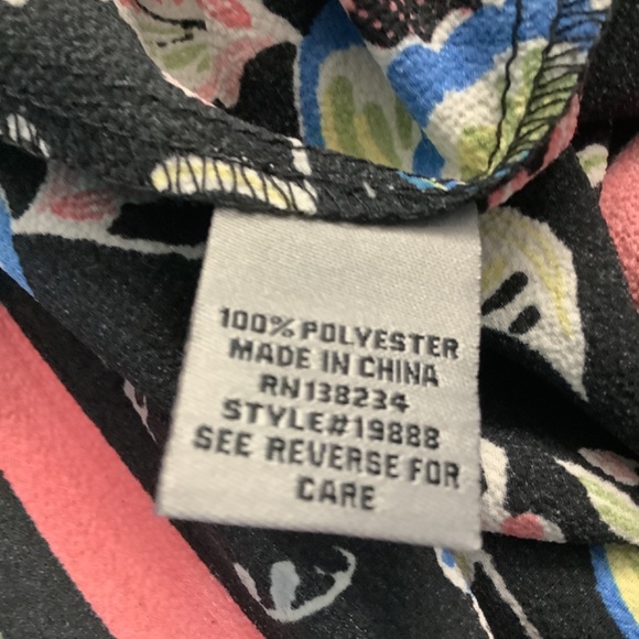 Cold shoulder, short sleeve dress. Size small - Picture 5 of 7